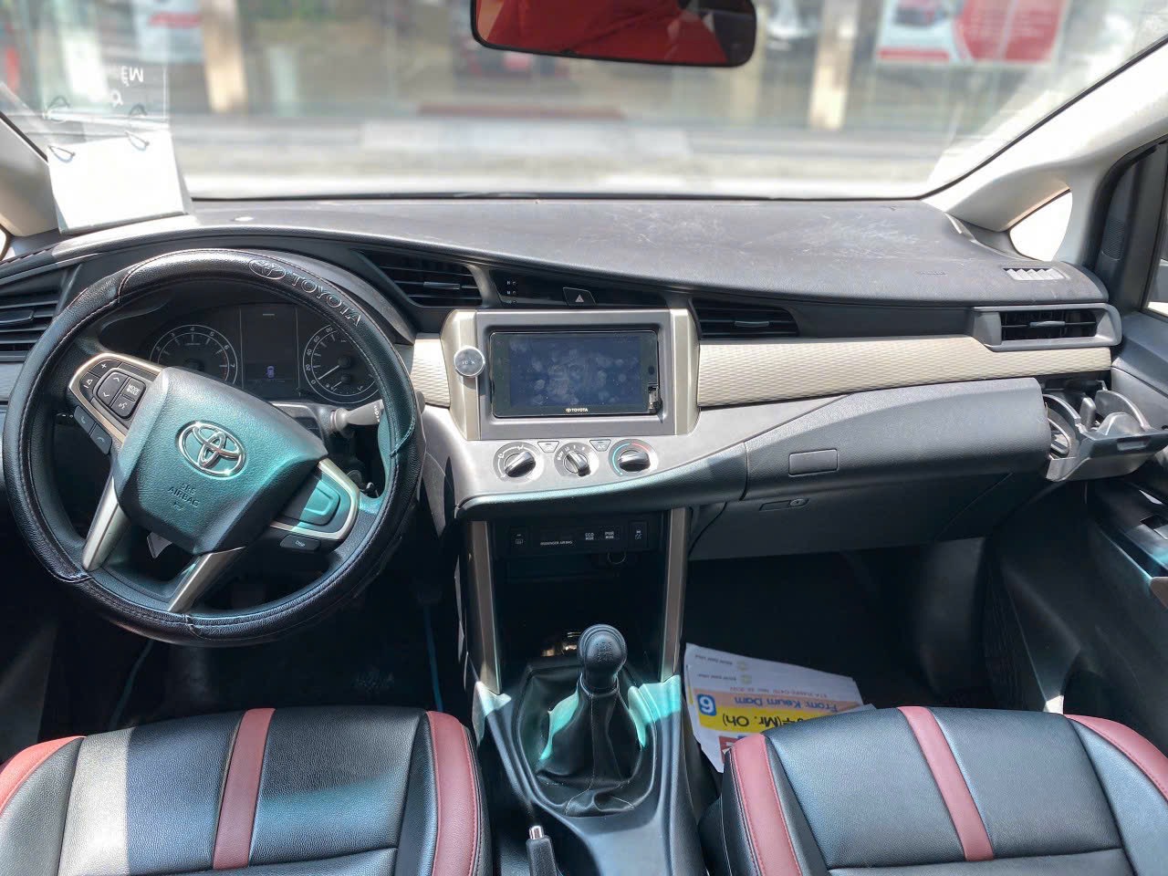 Toyota Innova 2.0E 2022, màu bạc lướt 35k km